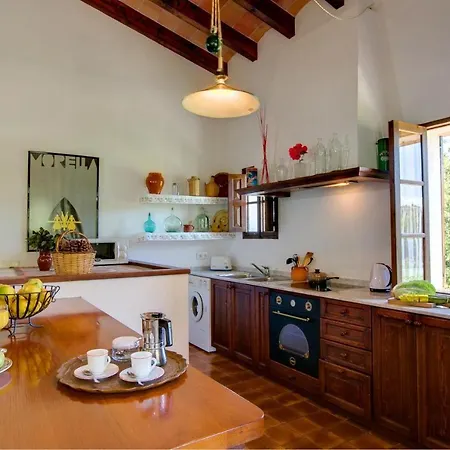 Bennassar By Vintage Travel * Pollensa