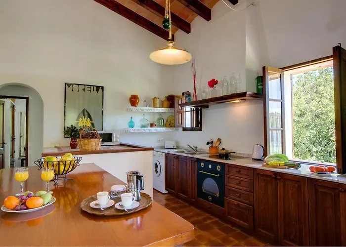 Bennassar By Vintage Travel * Pollensa