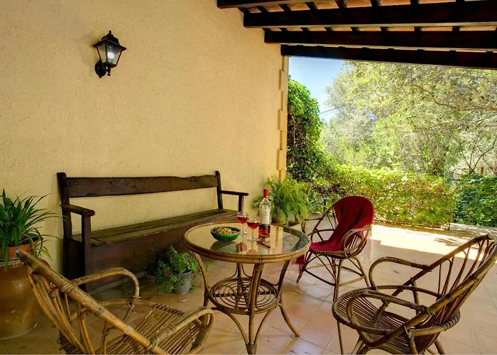 Bennassar By Vintage Travel Pollença